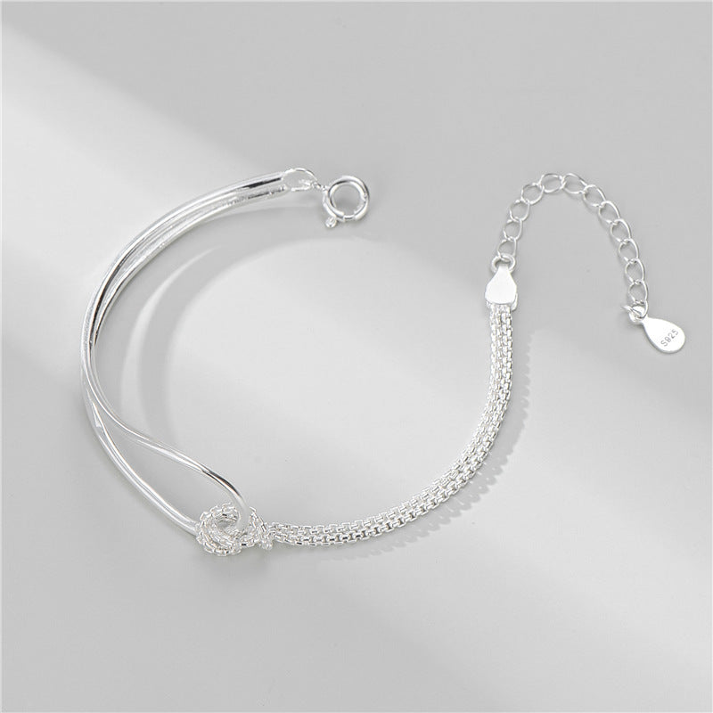 Knotted Bracelets Are Geometric And Simple